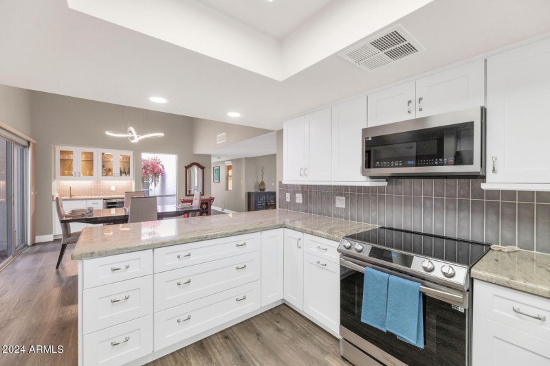 7948 E Vista Dr-large-017-015-7948 E Vis