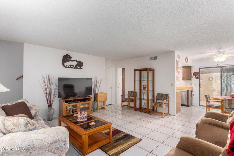 Palisades 15 living room