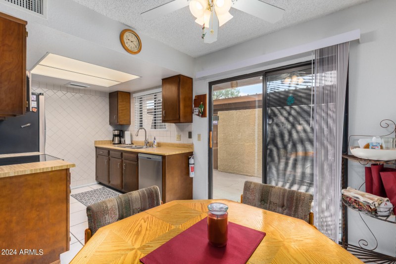 Palisades 15 dining and back door