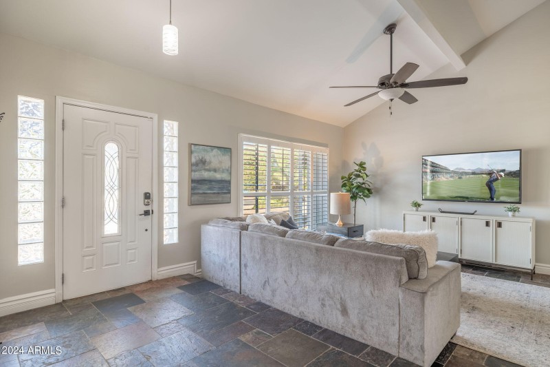 6-web-or-mls-5948-e-corrine-dr