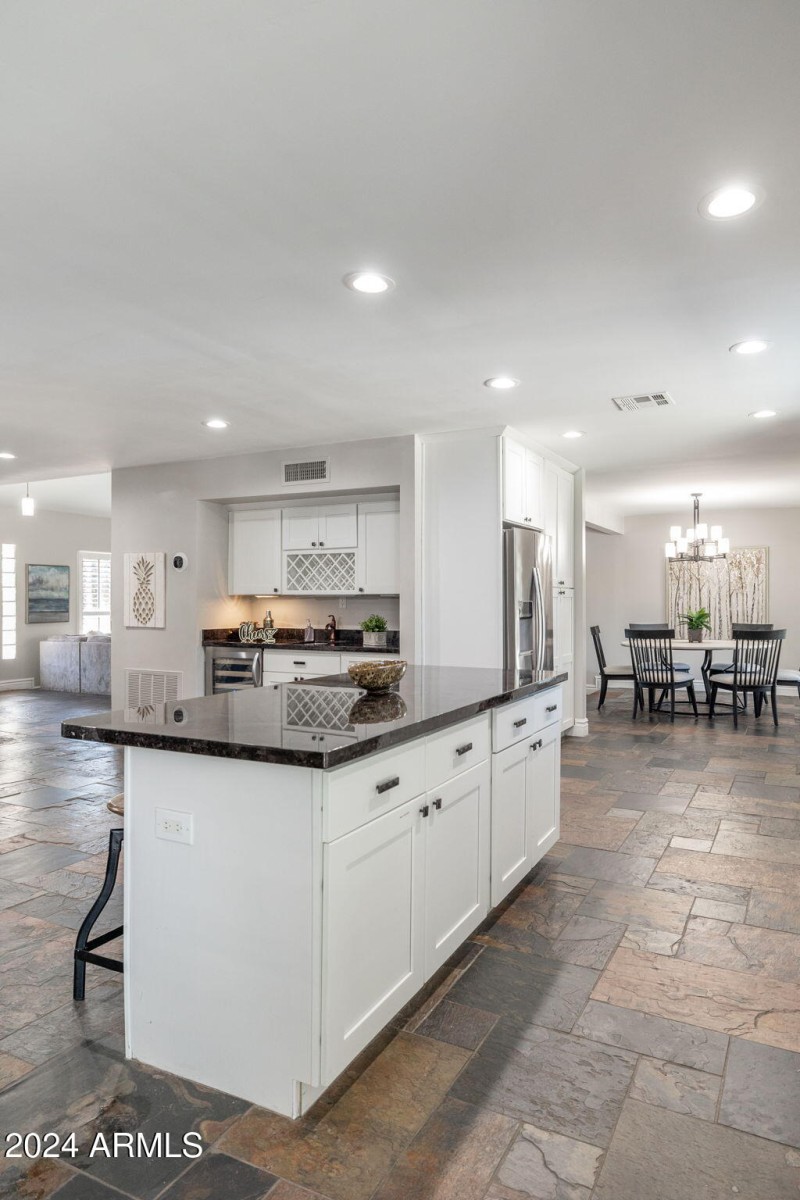 21-web-or-mls-5948-e-corrine-dr