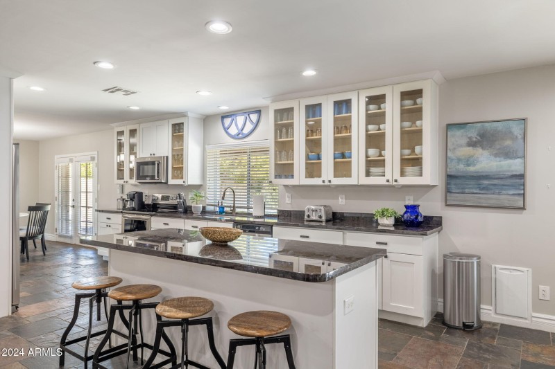 22-web-or-mls-5948-e-corrine-dr