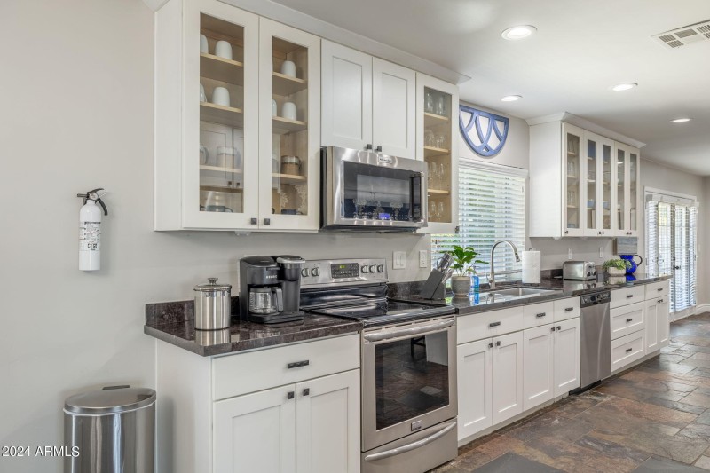 23-web-or-mls-5948-e-corrine-dr