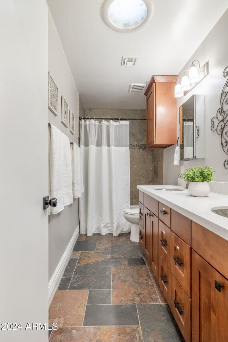 39-web-or-mls-5948-e-corrine-dr