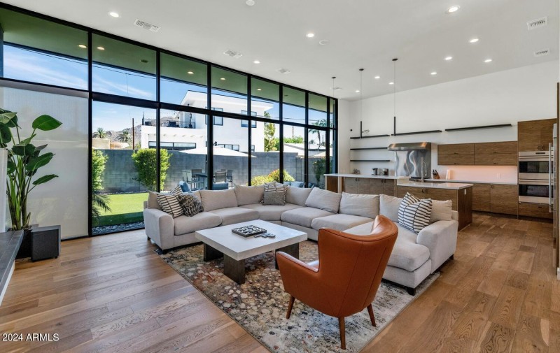 4602 E Glenrosa Ave-large-012-023-4602 E