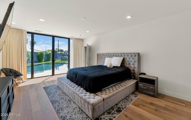 4602 E Glenrosa Ave-large-023-008-4602 E