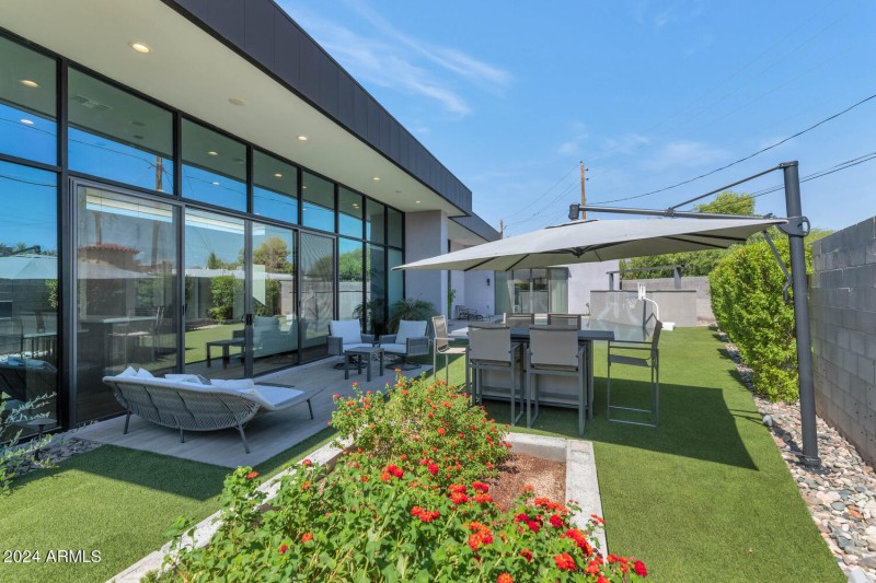 4602 E Glenrosa Ave-large-035-039-4602 E