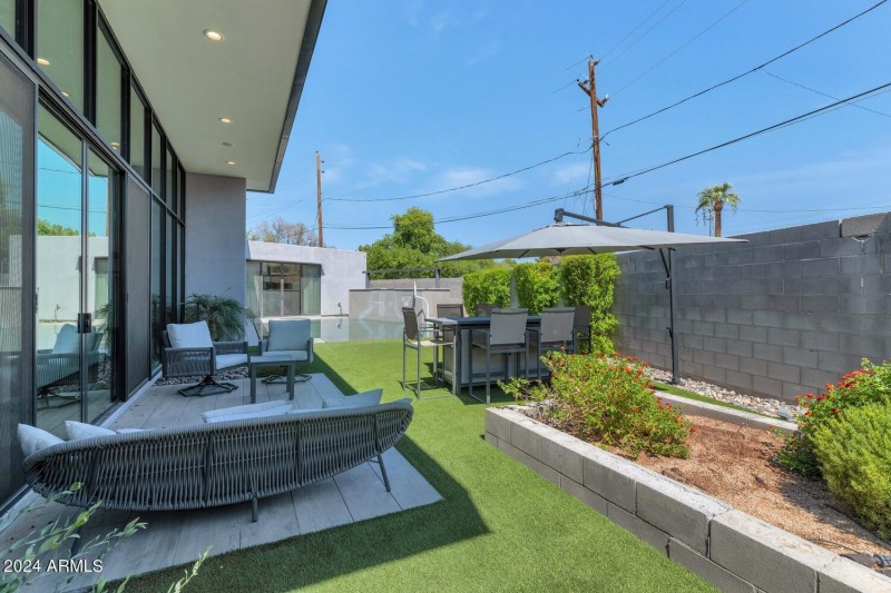 4602 E Glenrosa Ave-large-039-036-4602 E