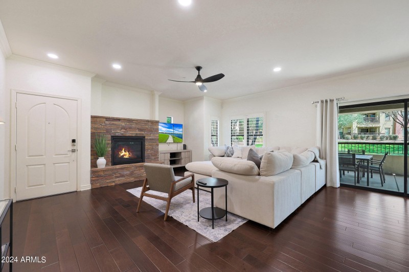 Great Room w/ Fireplace