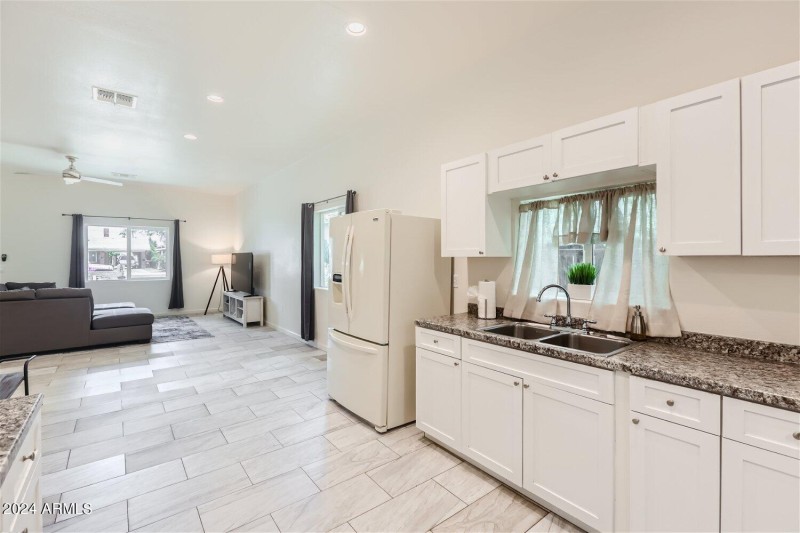 2233 East Sheridan St - Web Quality - 01