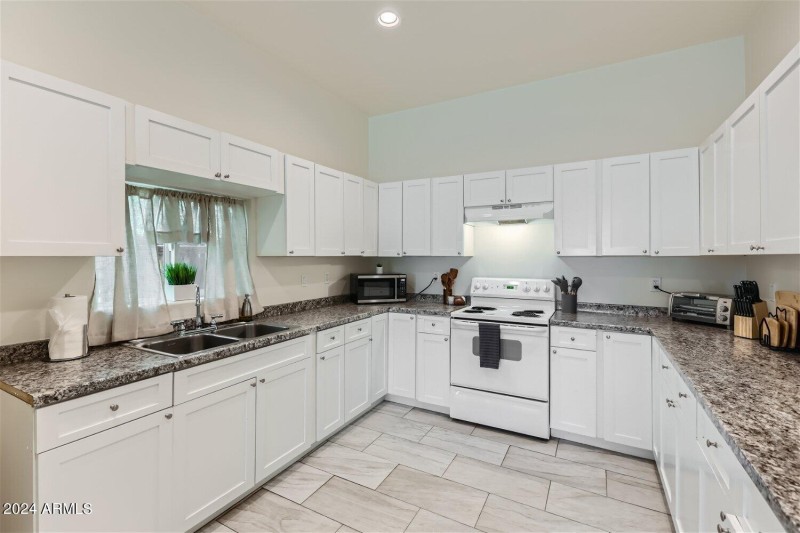 2233 East Sheridan St - Web Quality - 01