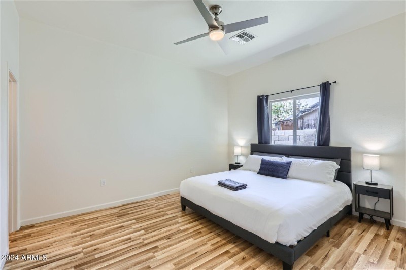 2233 East Sheridan St - Web Quality - 02