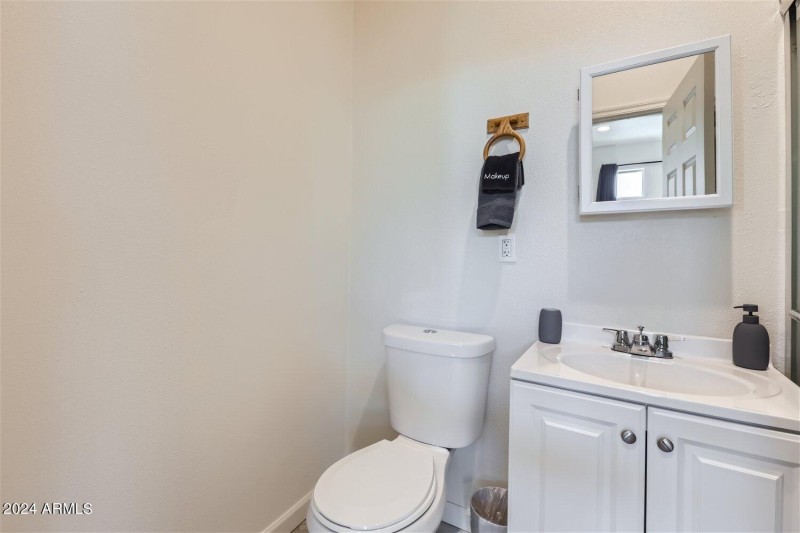 2233 East Sheridan St - Web Quality - 02