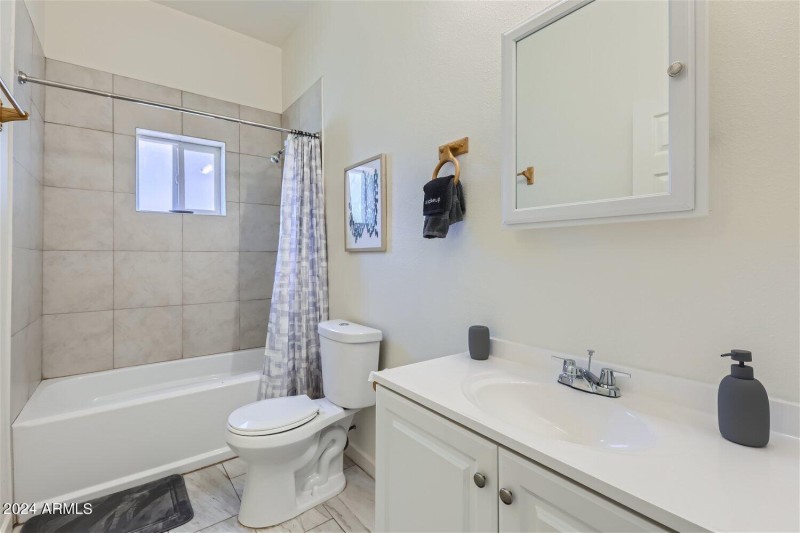 2233 East Sheridan St - Web Quality - 02