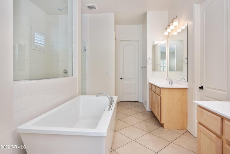 29-10020 E Strobe Ave-29