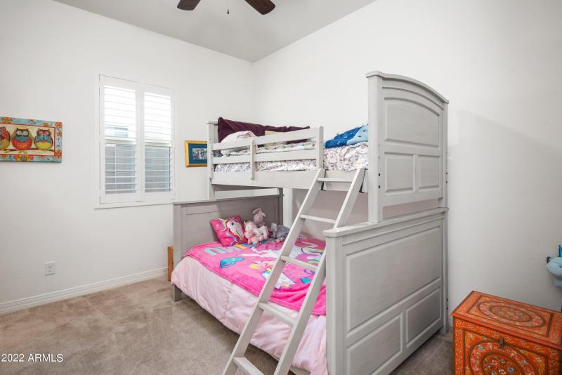 36-10020 E Strobe Ave-36