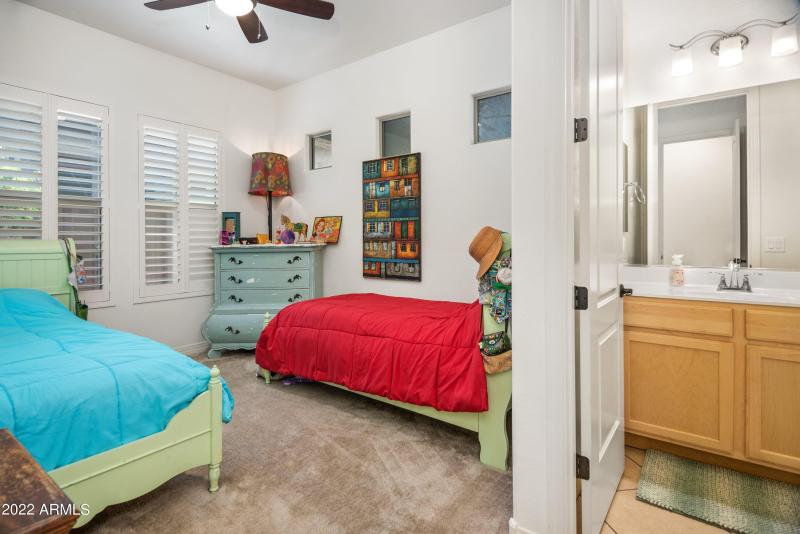 39-10020 E Strobe Ave-39