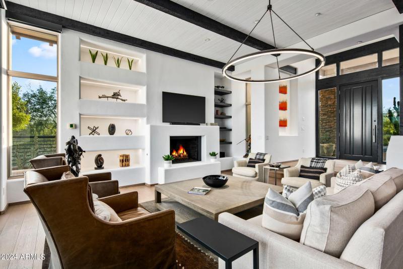 12-web-or-mls-Living Room