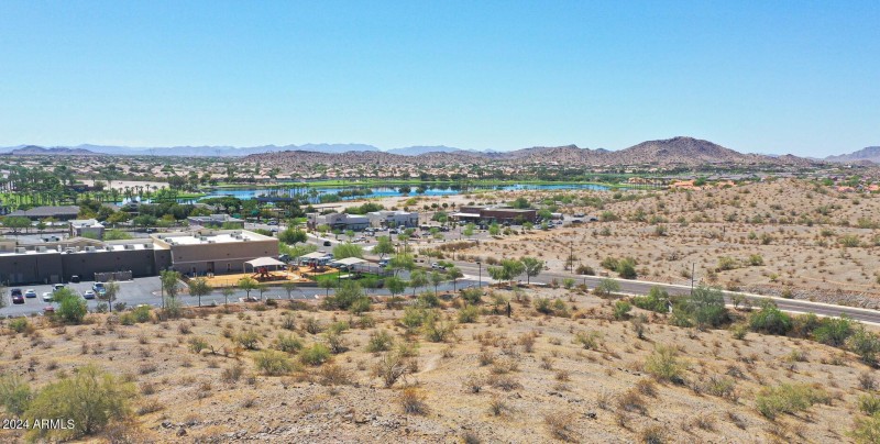 Close to shopping and the resident club