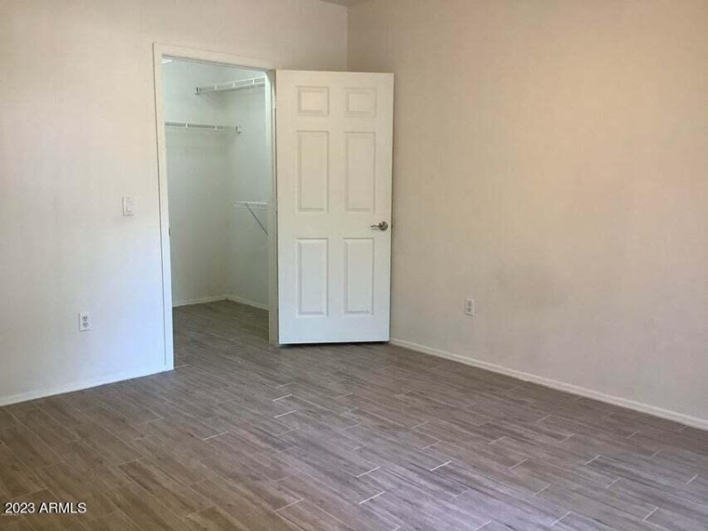 WALK IN CLOSET