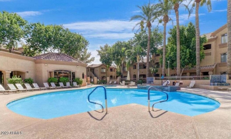 POOL COMMUNITY