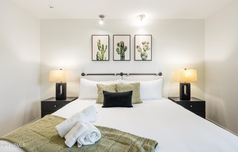 PropertyImageCo_6124EDelcoaAve_WEB-25