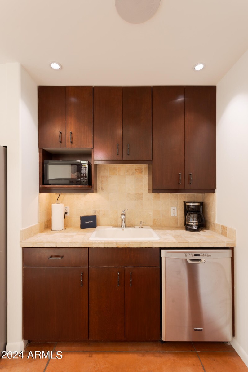 PropertyImageCo_6124EDelcoaAve_WEB-56