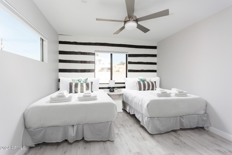 Bedroom-2-Full-Beds (1)