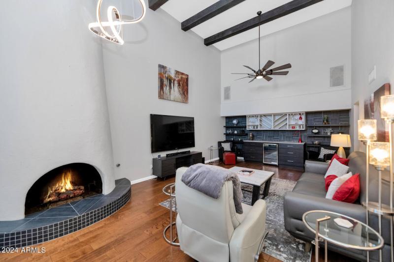 7740 E Camelback Rd-large-006-022-TOD300