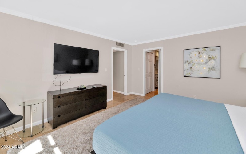 7740 E Camelback Rd-large-011-016-TOD300