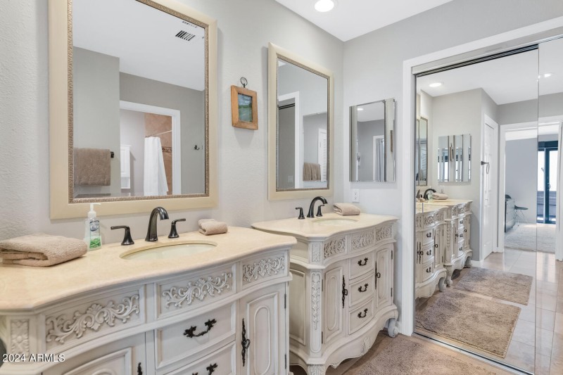 7740 E Camelback Rd-large-012-002-TOD300