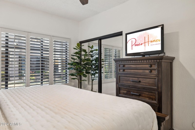 3-web-or-mls-10019-e-mountain-view-rd-11