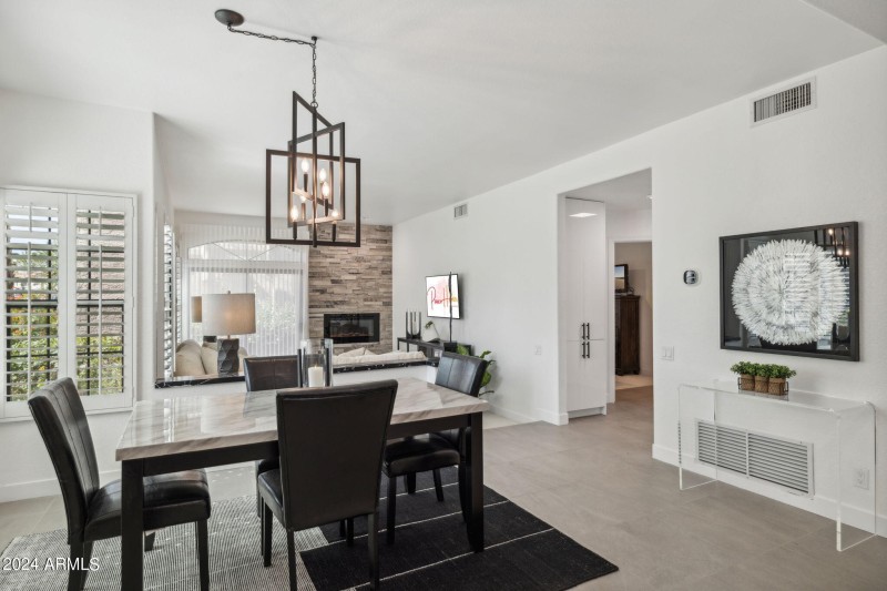 9-web-or-mls-10019-e-mountain-view-rd-11