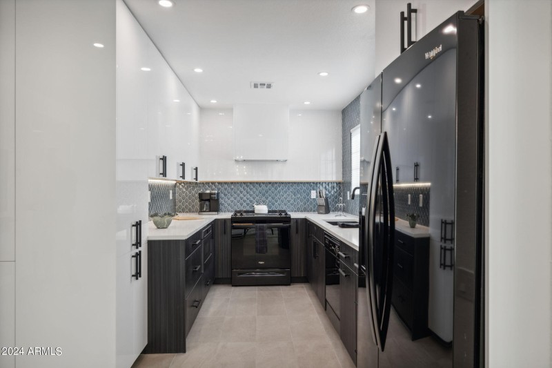 15-web-or-mls-10019-e-mountain-view-rd-1