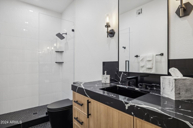 20-web-or-mls-10019-e-mountain-view-rd-1