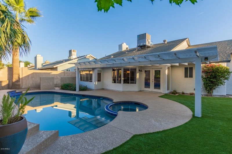 Backyard Pool & Covered Patio