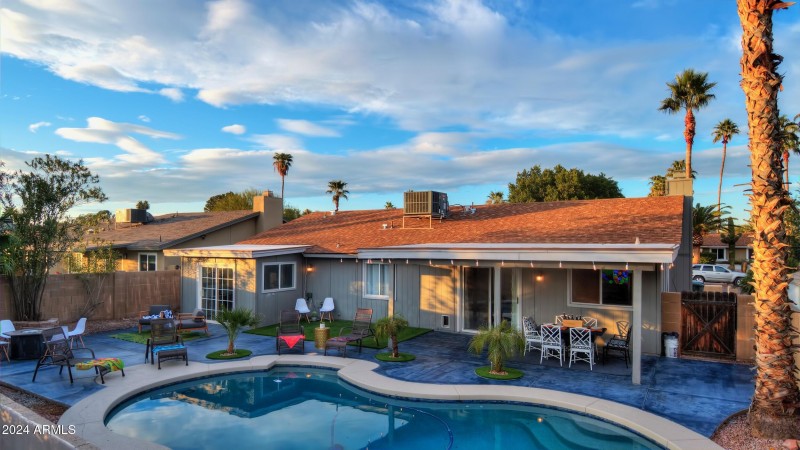 MAX_0030_1_2_3_4_Adam exteriors1