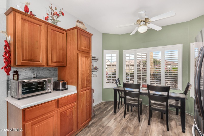 0043-10 - Desert Winds