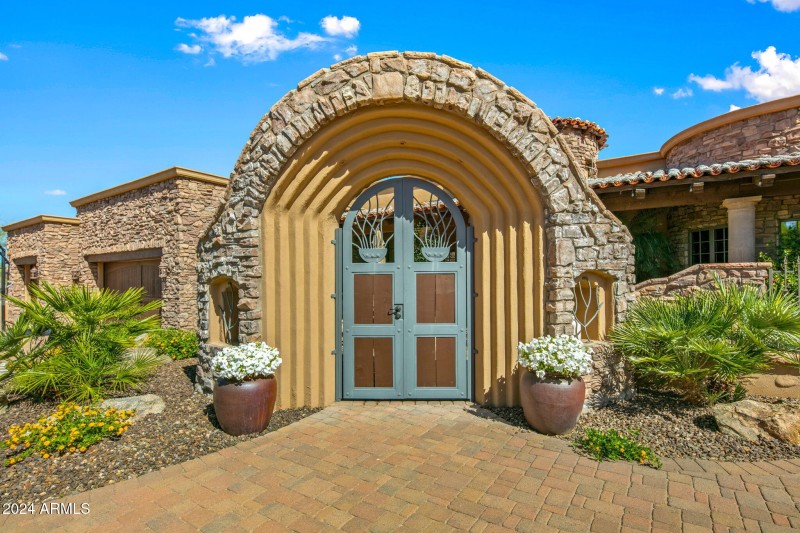 5-web-or-mls-Front Entry Way