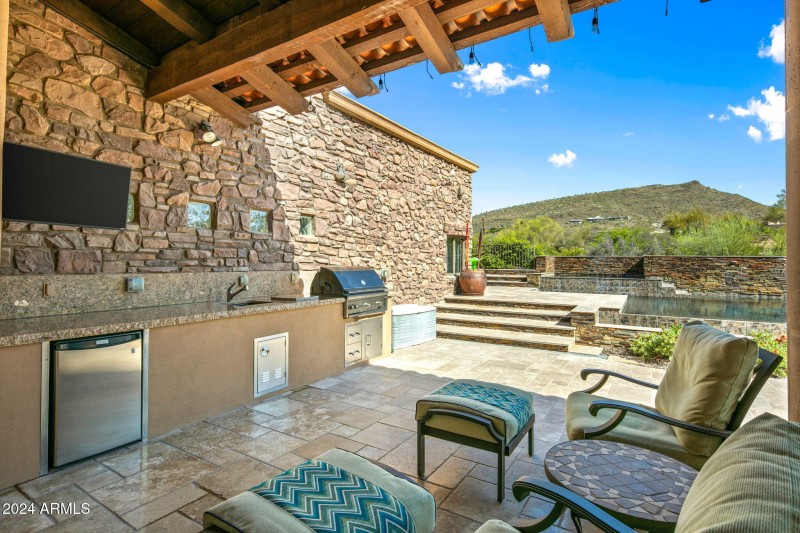 12-web-or-mls-Outdoor Kitchen