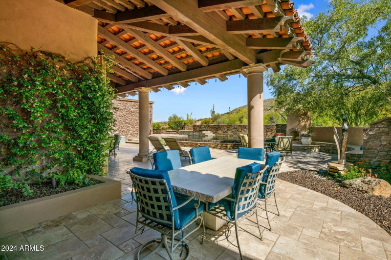 16-web-or-mls-Outdoor Dining