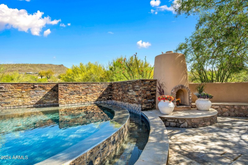 17-web-or-mls-Poolside Views