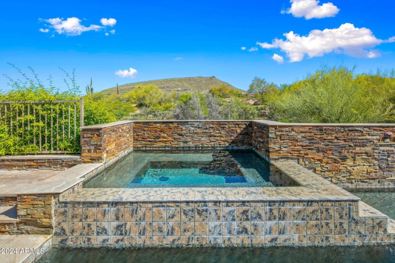 20-web-or-mls-Spa Views