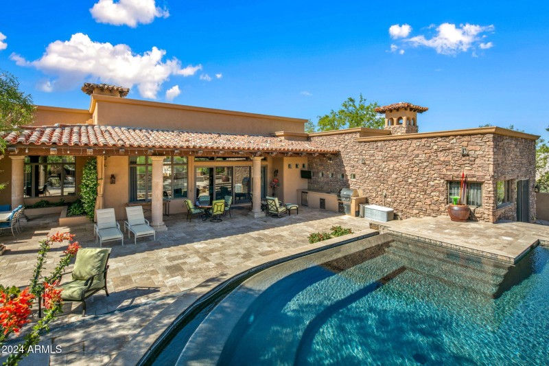 23-web-or-mls-Back Exteriors