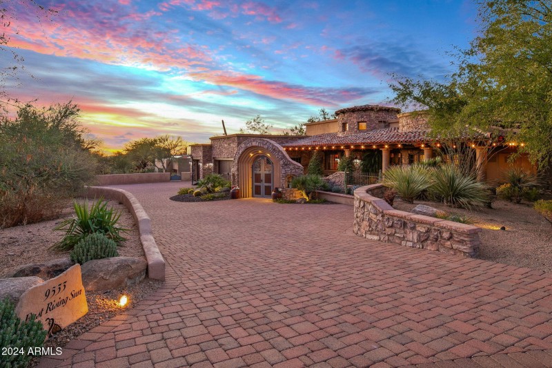 24-web-or-mls-Curbside Views