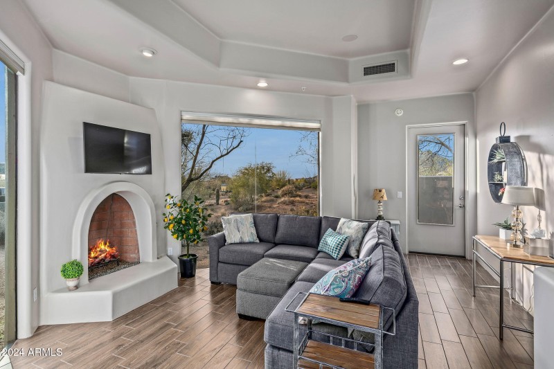 029_Guest House Living