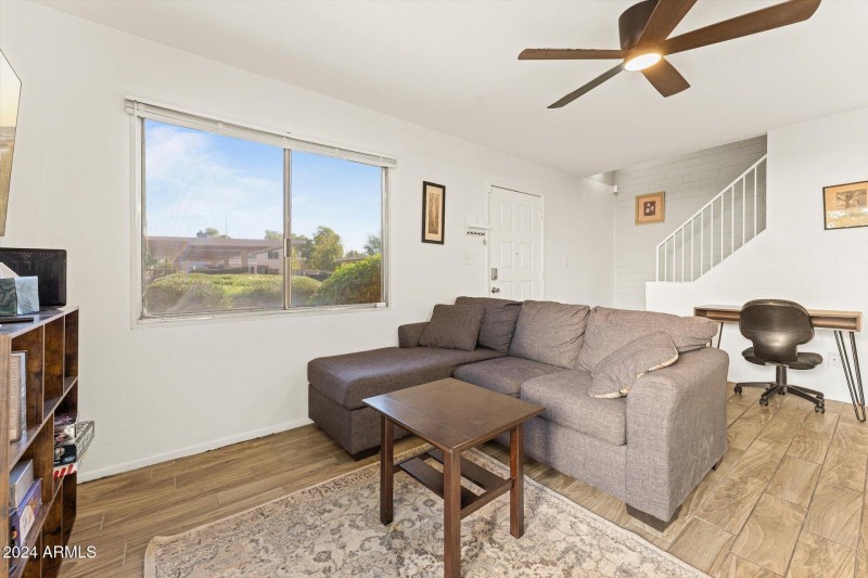 05-005-living-room