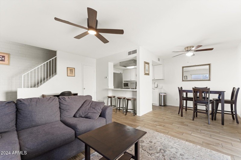 06-006-living-room