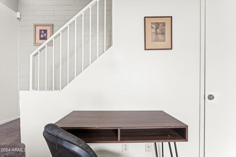 07-007-living-room
