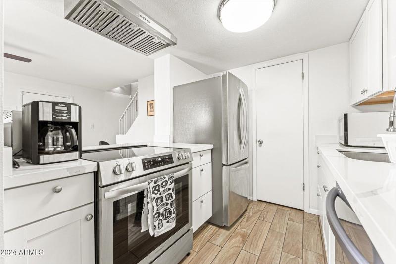 10-010-kitchen